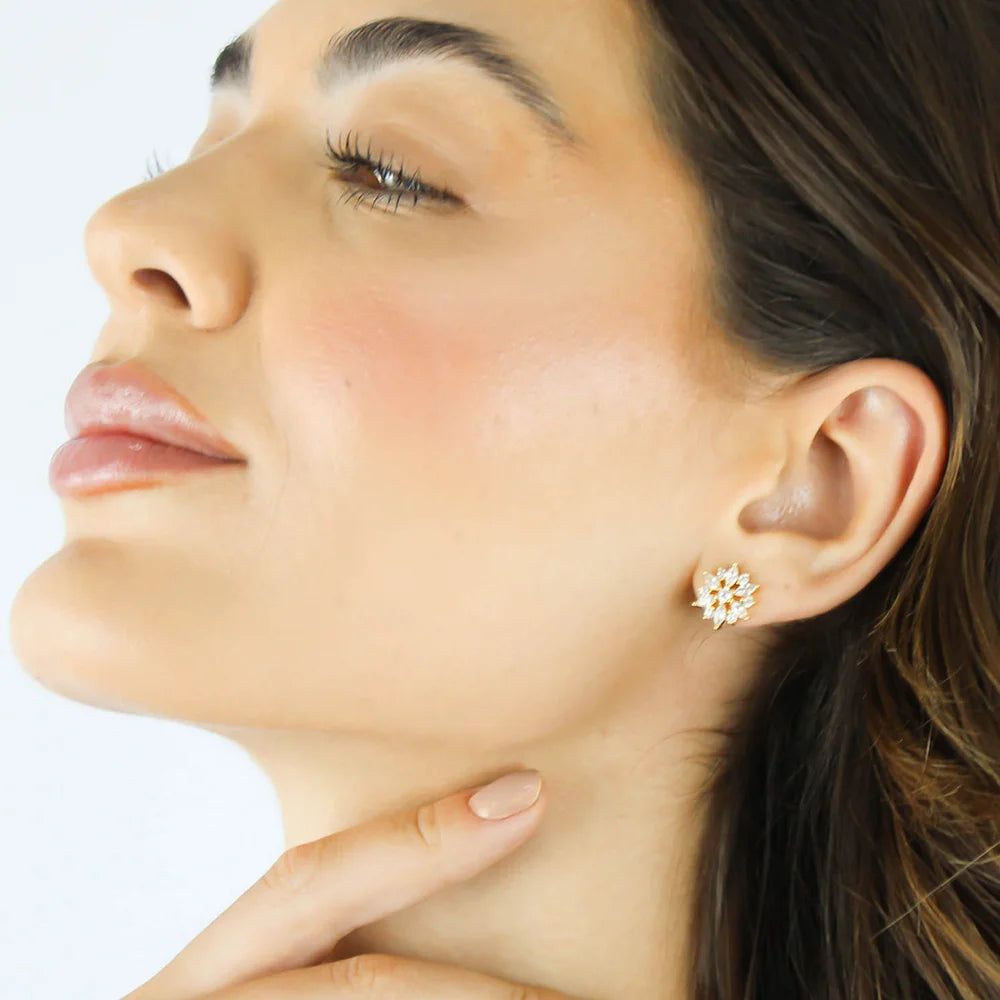 Brinco Flor de Zircônias Banhado a Ouro 18K