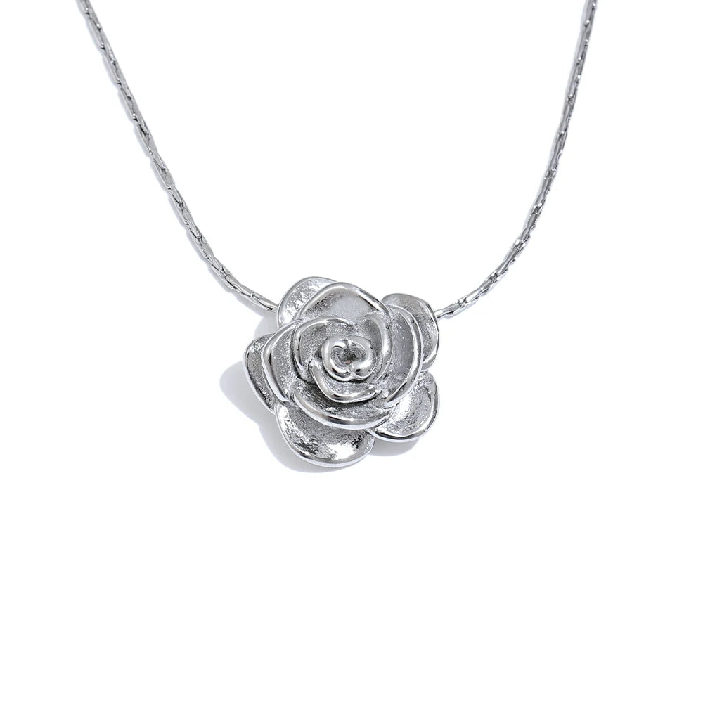 Colar com Pingente de Rosa Esculpida Banhado a Ouro 18k - Joia em Aço Premium