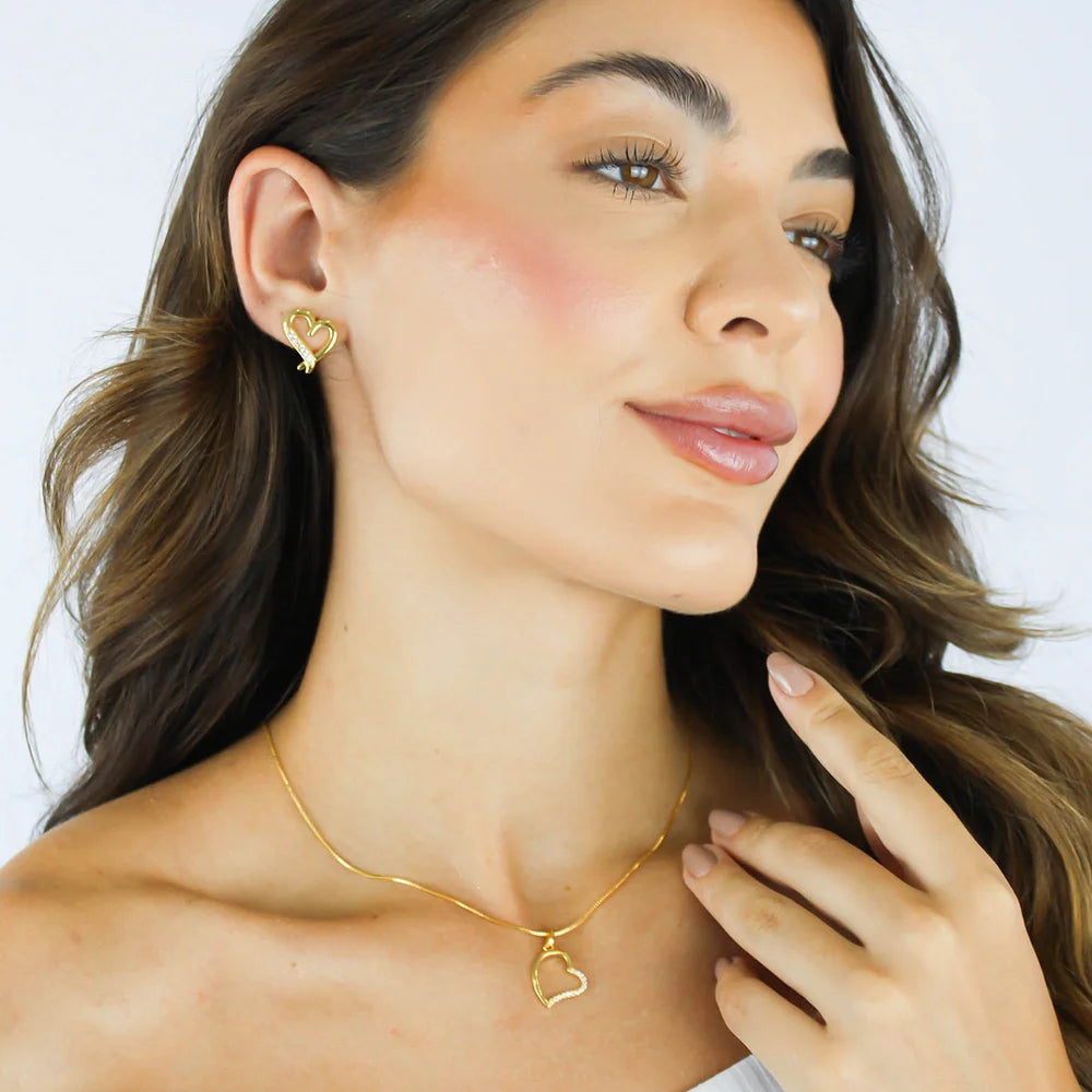 Brinco Coração Cravejado Banhado a Ouro 18K