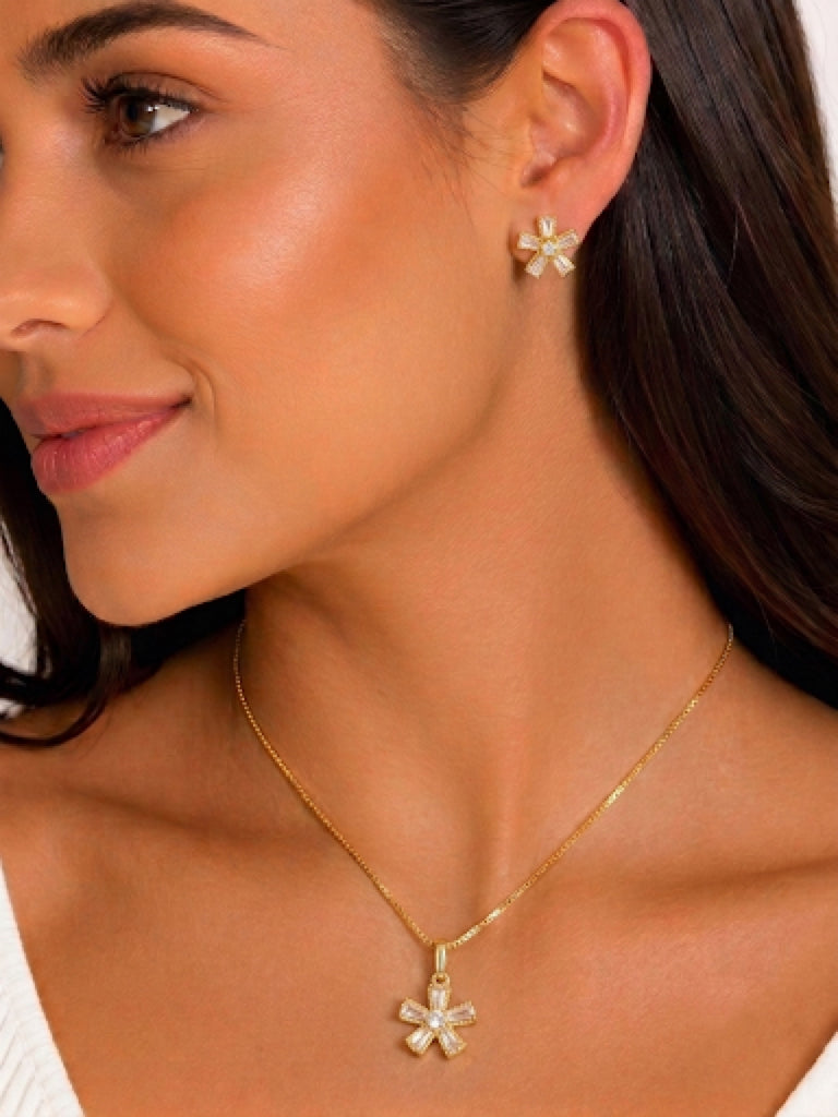 Conjunto Luxo Flor de Zircônias Banhado a Ouro 18K + Ganhe Colar Snake de Brinde