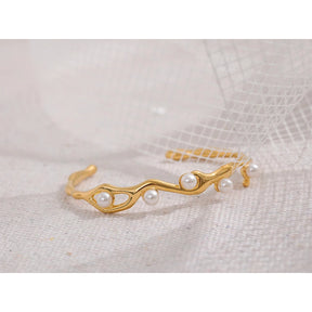 Pulseira Bracelete Torção com Pérolas Banhada a Ouro Real - Aço Inoxidável Premium
