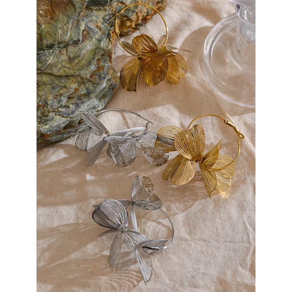 Brincos de Argola com Flor de Filigrana em Aço Inoxidável Premium 316L - Banhado a Ouro 18k