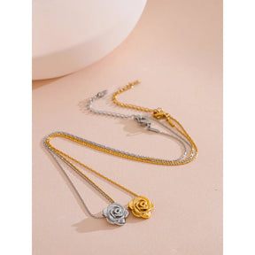 Colar com Pingente de Rosa Esculpida Banhado a Ouro 18k - Joia em Aço Premium