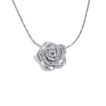 Colar com Pingente de Rosa Esculpida Banhado a Ouro 18k - Joia em Aço Premium