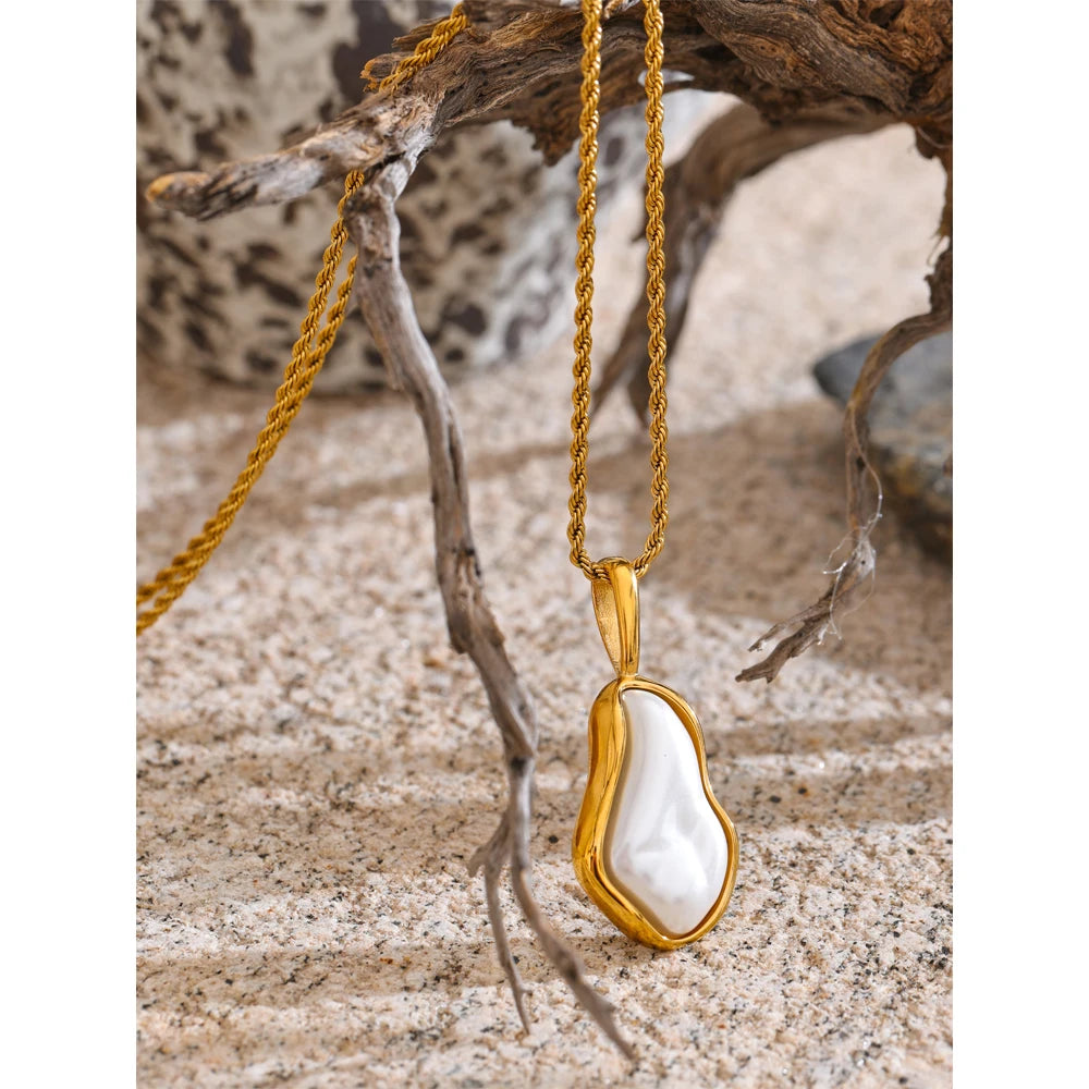Colar de Pérola Barroca Banhado a Ouro 18k – Design Escultural Premium
