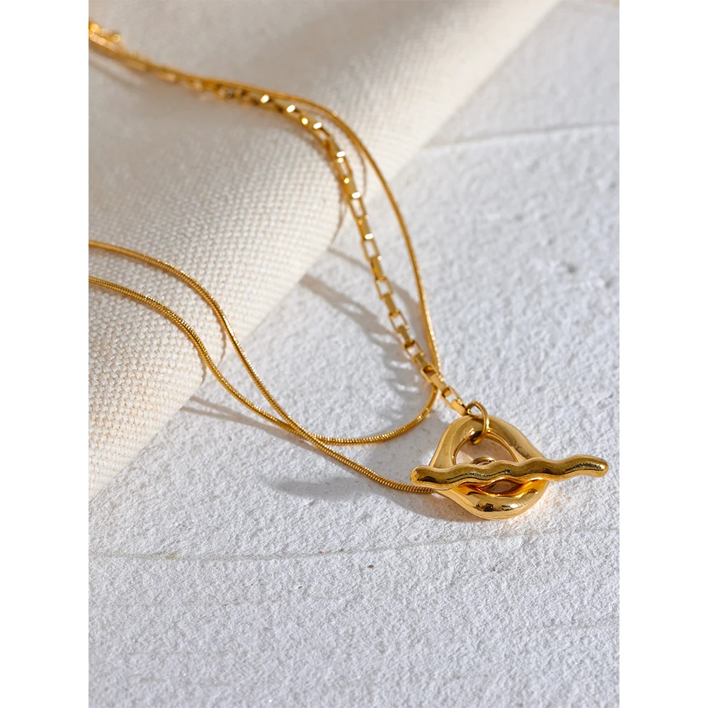 Colar de Dupla Camada com Detalhe Banhado a Ouro 18k - Aço Premium à Prova d'Água