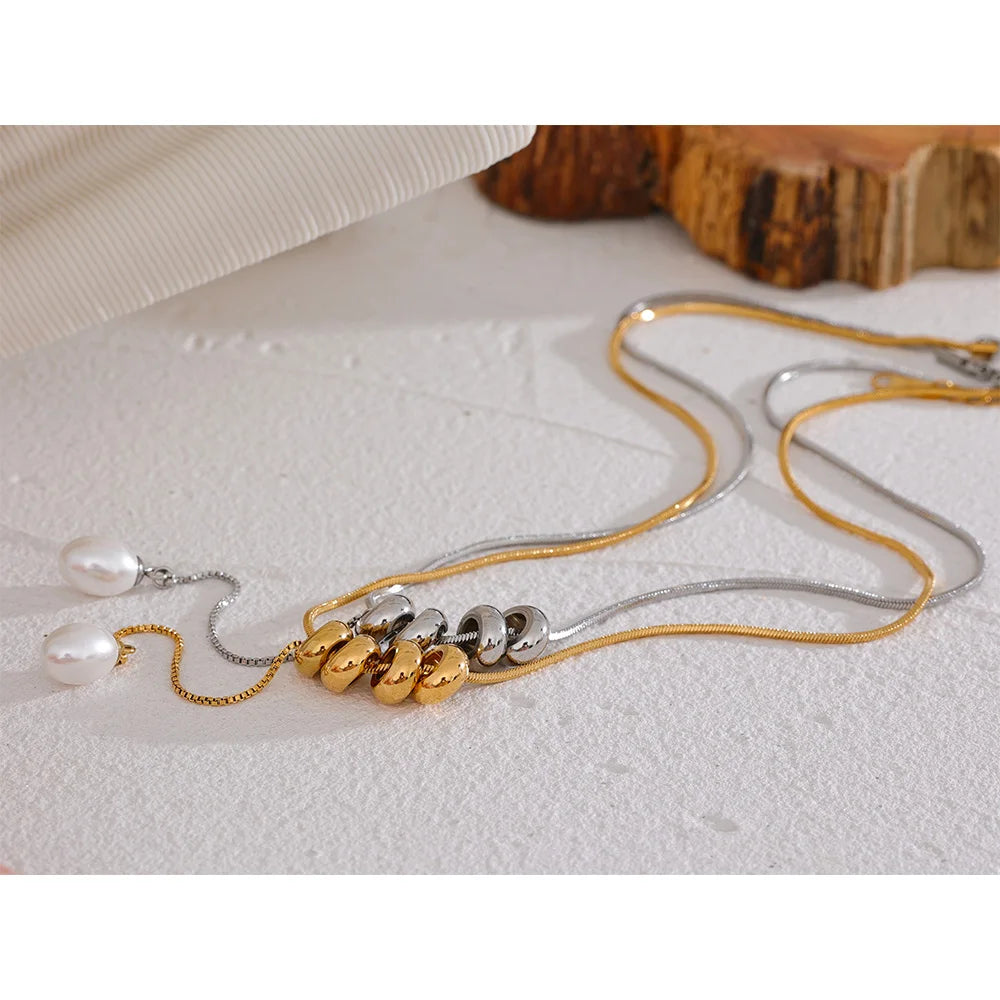 Colar Gravatinha com Detalhes e Pérola, Banhados a Ouro 18k - Aço Premium que Não Escurece